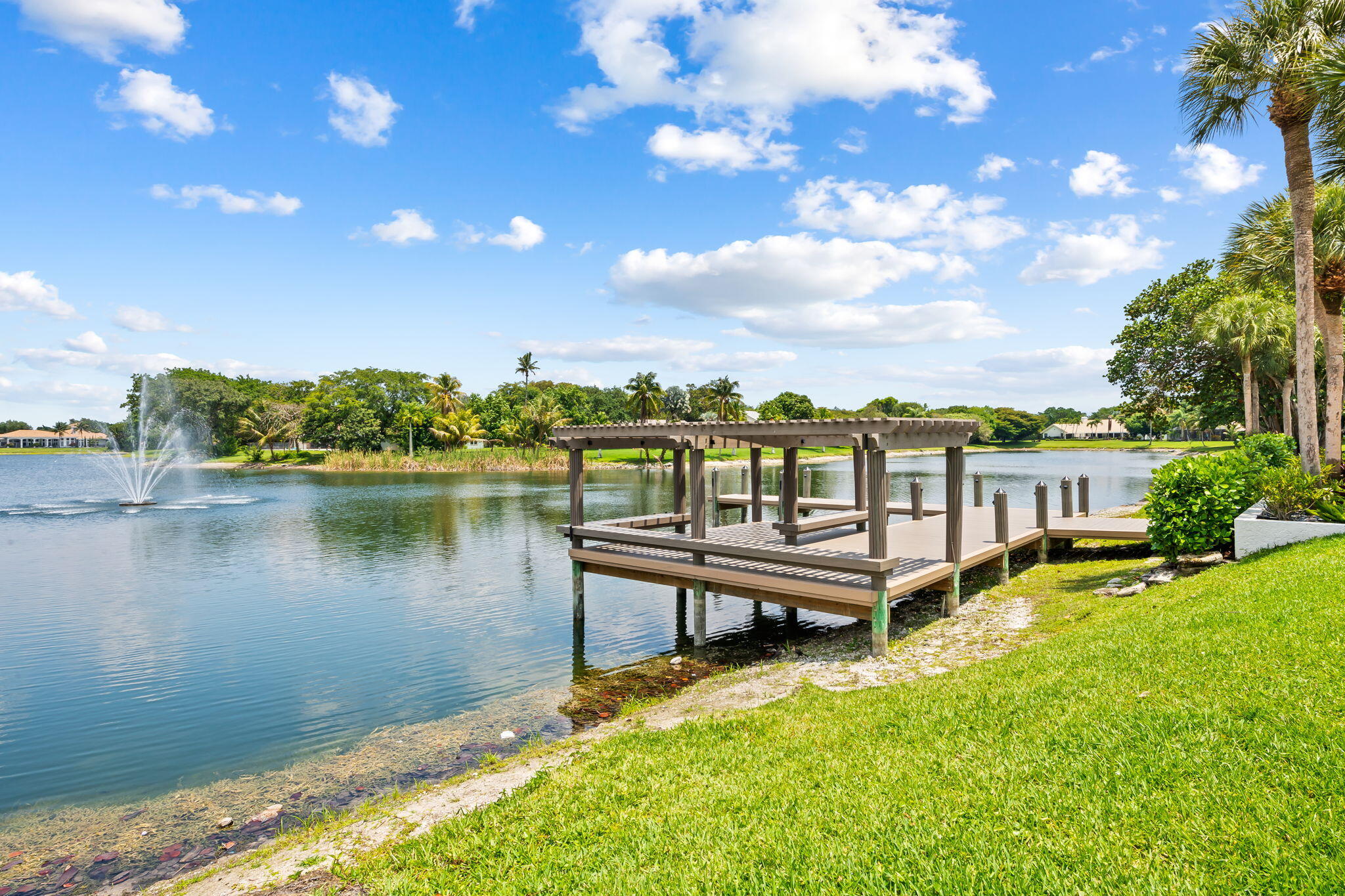 PARKLAND LAKES - Residential