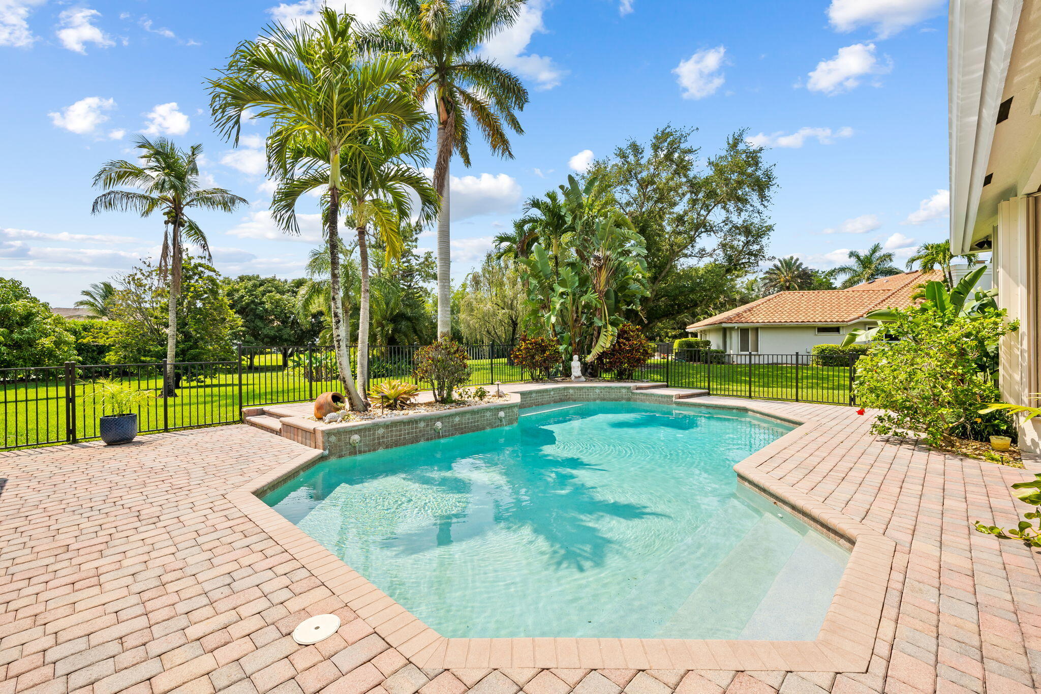 PARKLAND LAKES - Residential