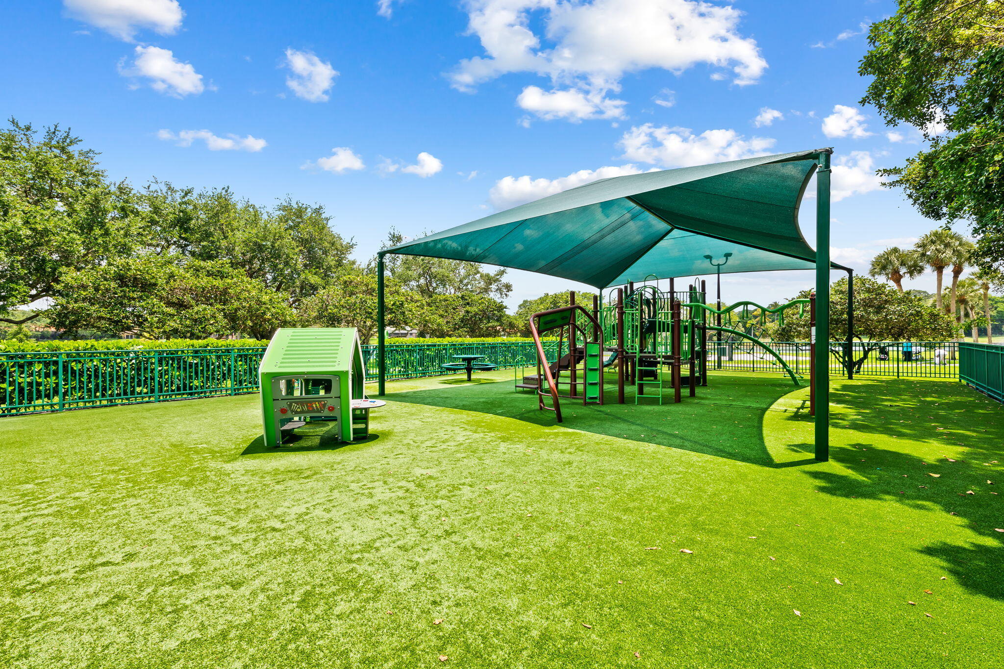 PARKLAND LAKES - Residential