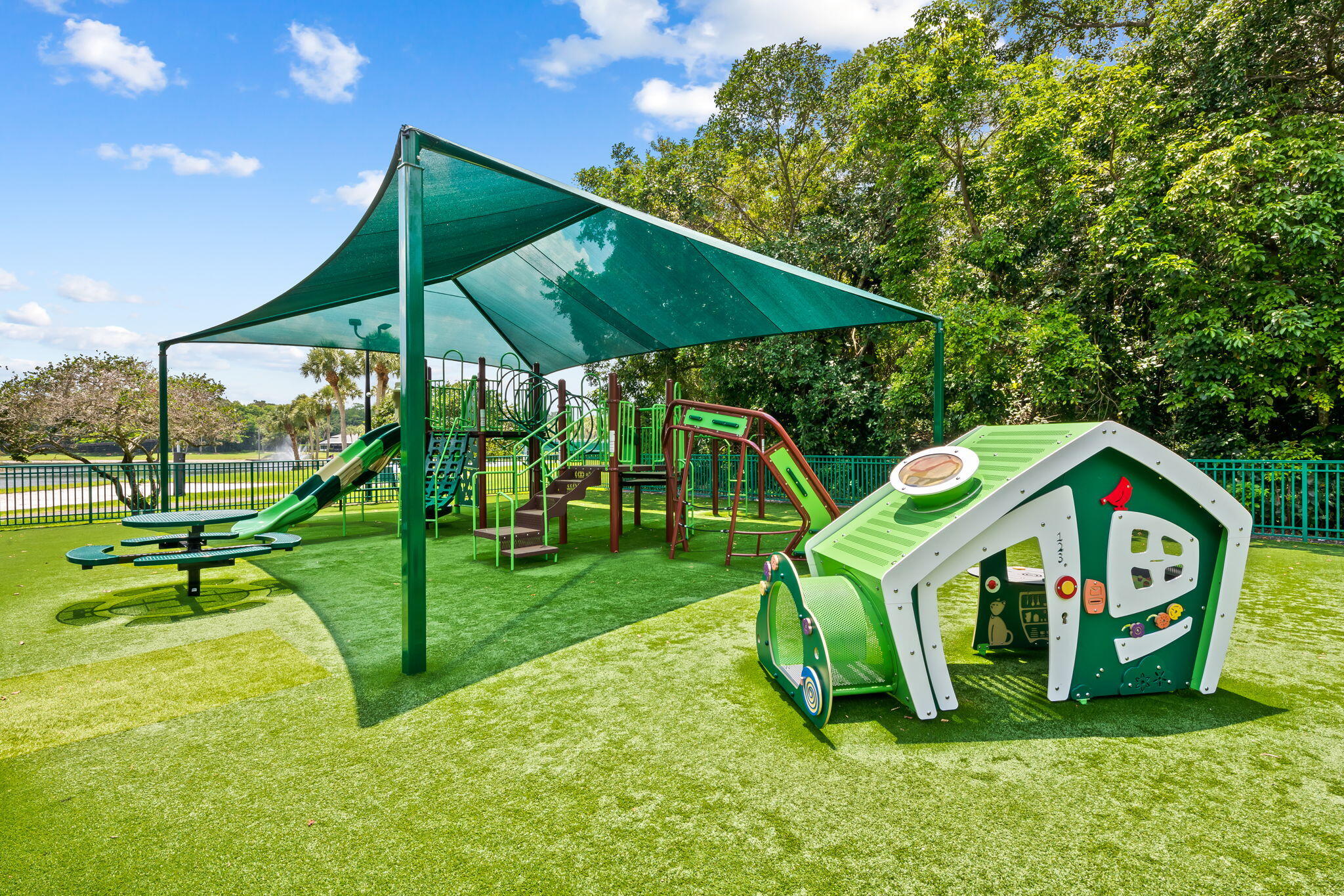 PARKLAND LAKES - Residential