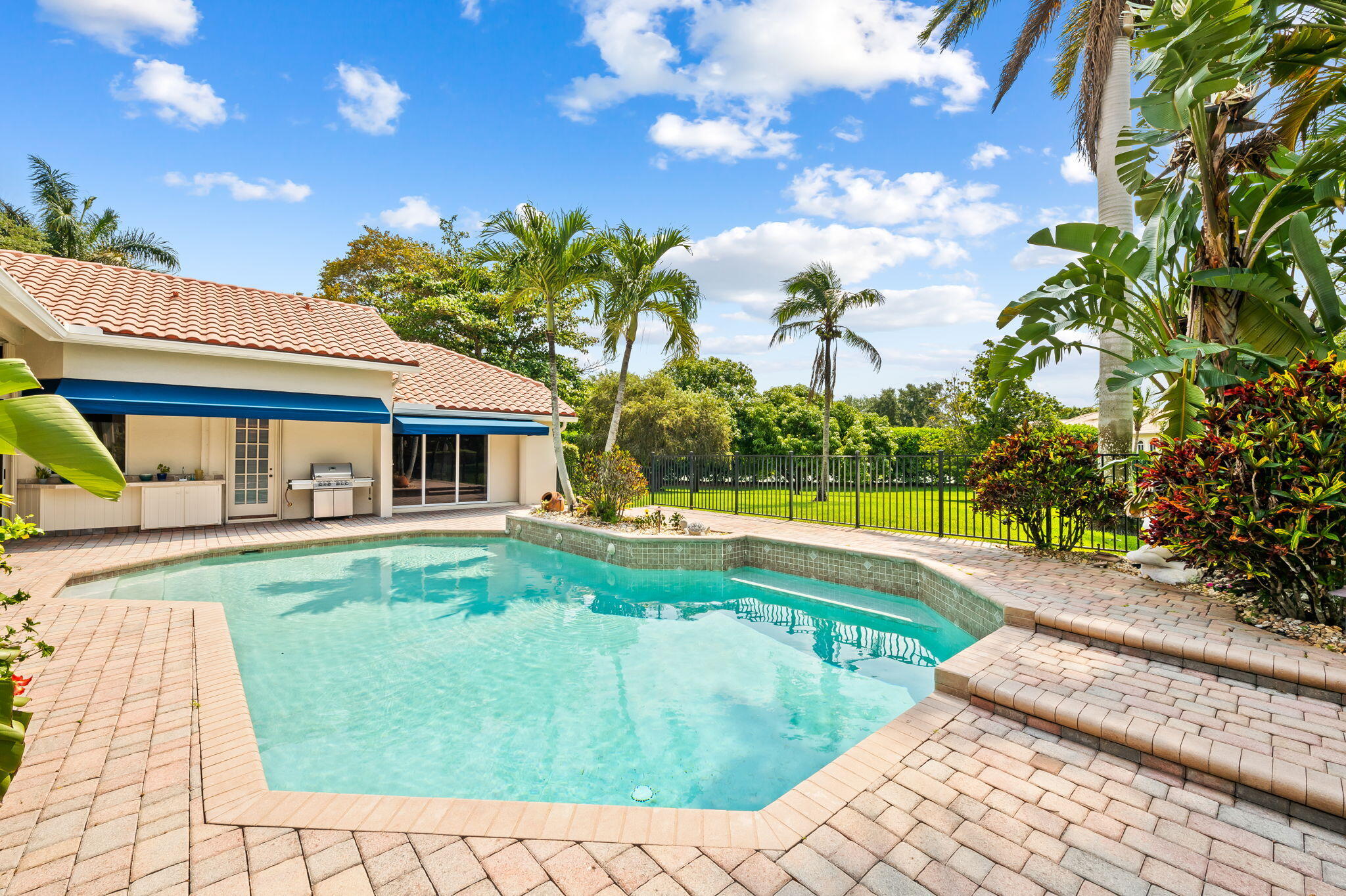 PARKLAND LAKES - Residential