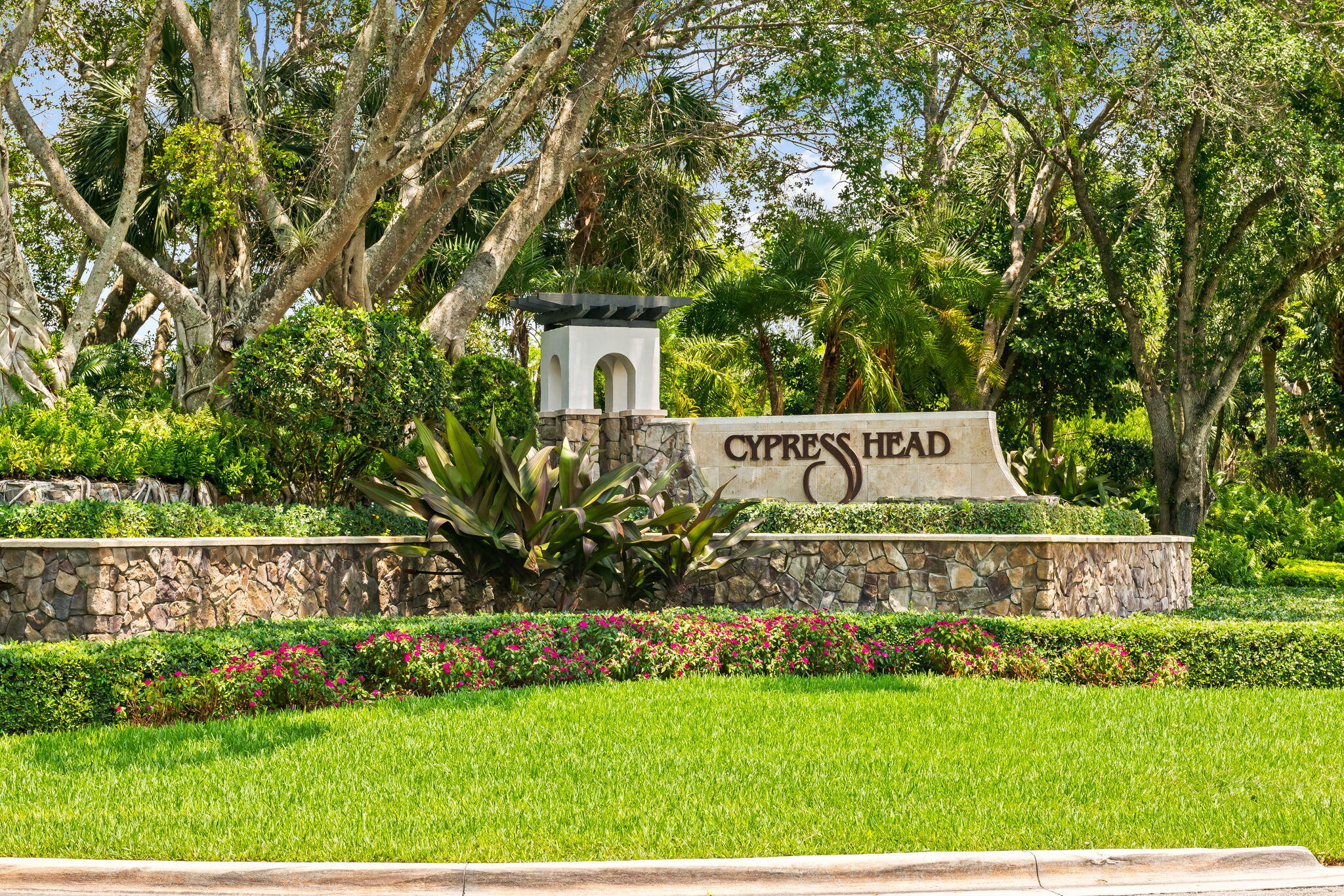 PARKLAND LAKES - Residential