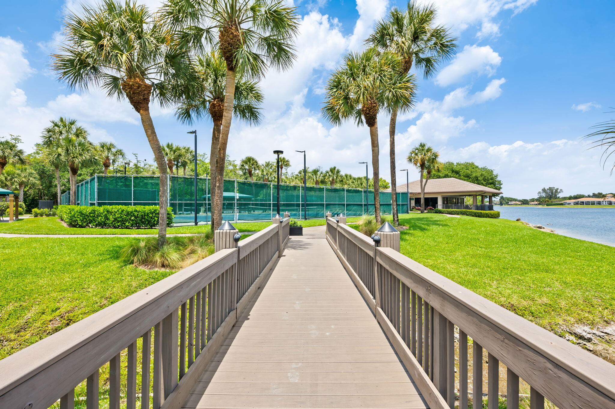 PARKLAND LAKES - Residential