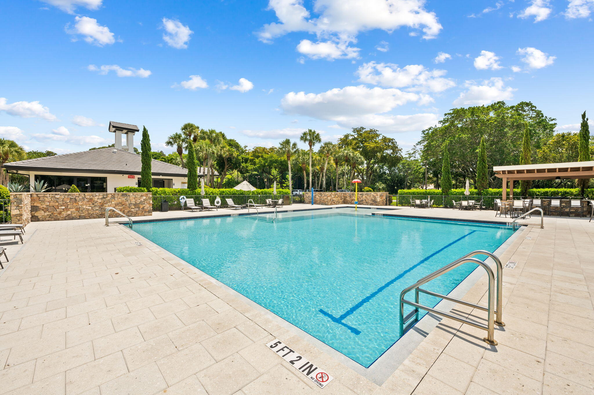 PARKLAND LAKES - Residential