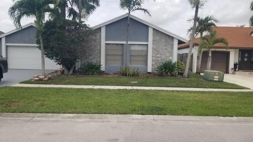 WELCOME HOME TO THIS SENSATIONAL AND SOPHISTICATED 4 BEDROOM, 2 FULL BATH, 2 CAR GARAGE, SINGLE FAMILY HOME WITH OVERSIZED, FENCED, PRIVATE BACKYARD, WITH LARGE SCREENED PATIO, AND PLENTY OF ROOM FOR A POOL. HIGH VAULTED CEILINGS, OPEN BRIGHT FLOOR PLAN. HUGE  KITCHEN. VERY LOW HOA $280 A QUARTER!!! , BOCA'S A" " SCHOOLS.