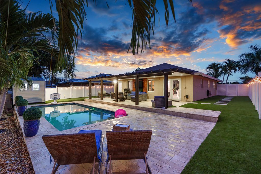 Photo of 533 NE 1st Avenue, Deerfield Beach, FL 33441 (MLS # B26031617)