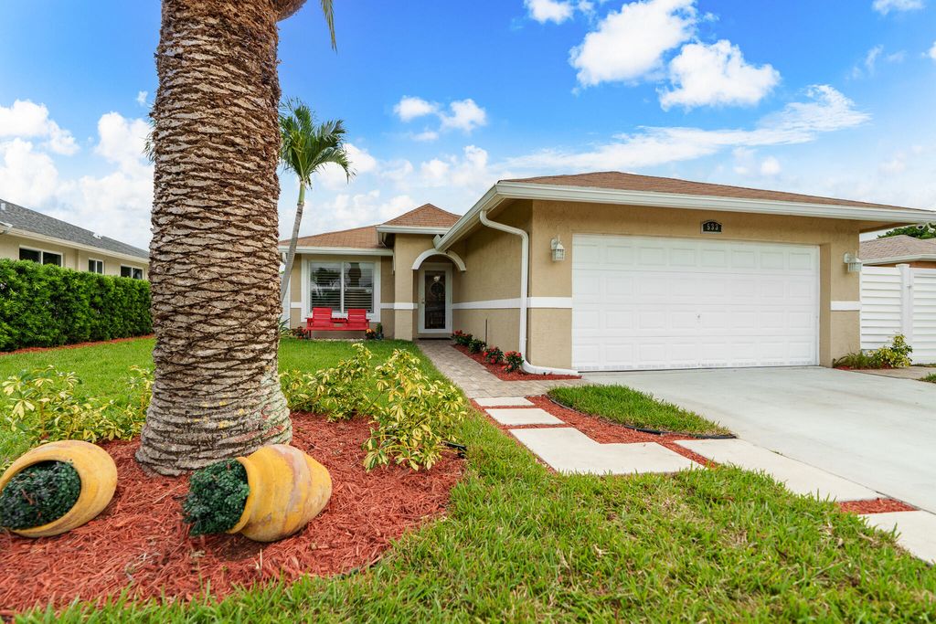 Photo of 533 NE 1st Avenue, Deerfield Beach, FL 33441 (MLS # B26031617)