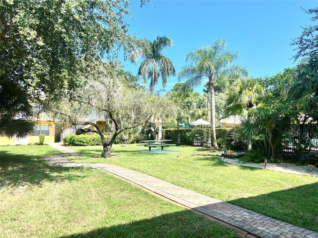 VILLAGE PARK AT OAKLAND C - Residential Lease