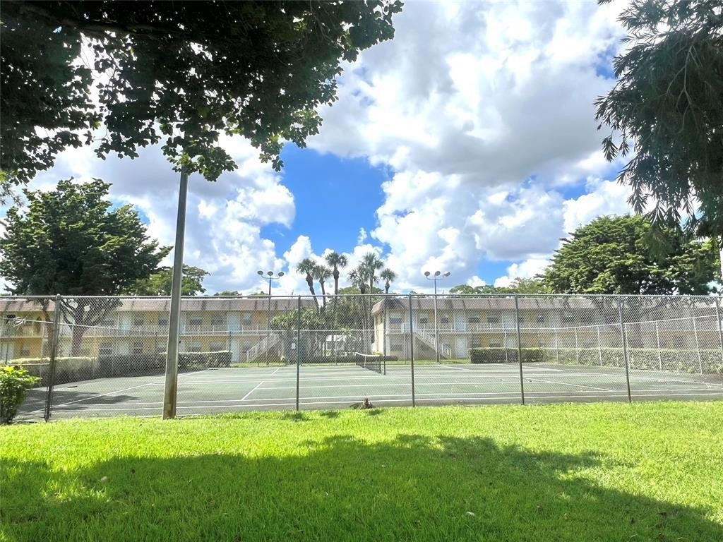 VILLAGE PARK AT OAKLAND C - Residential Lease