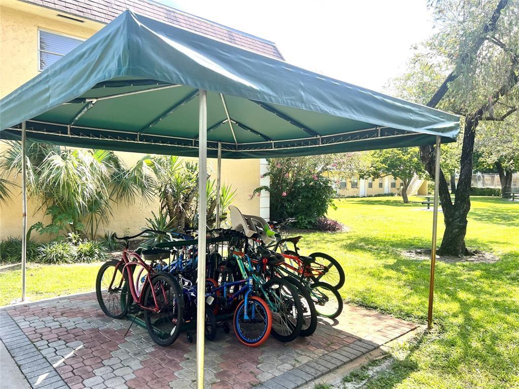 VILLAGE PARK AT OAKLAND C - Residential Lease