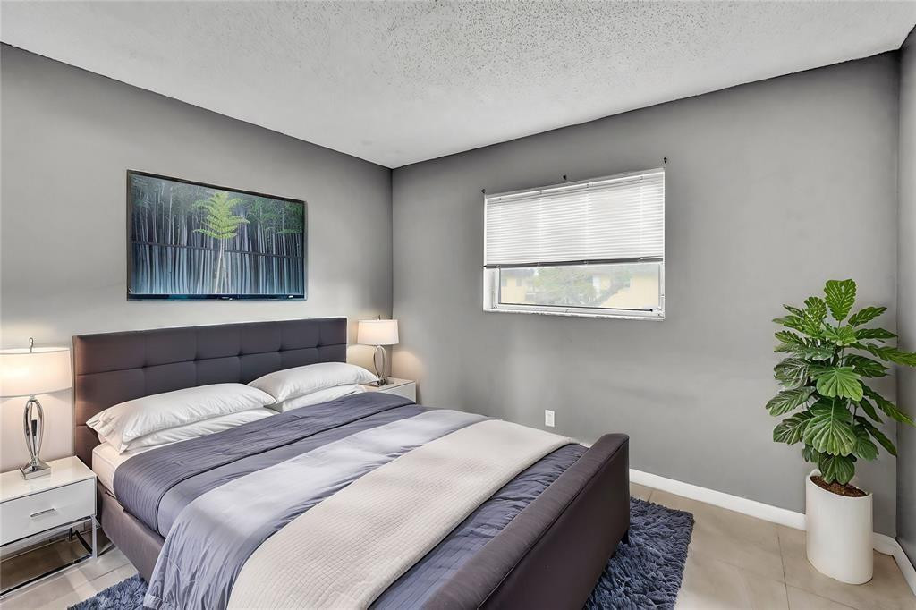 VILLAGE PARK AT OAKLAND C - Residential Lease