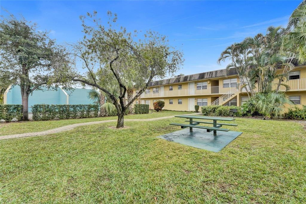 VILLAGE PARK AT OAKLAND C - Residential Lease