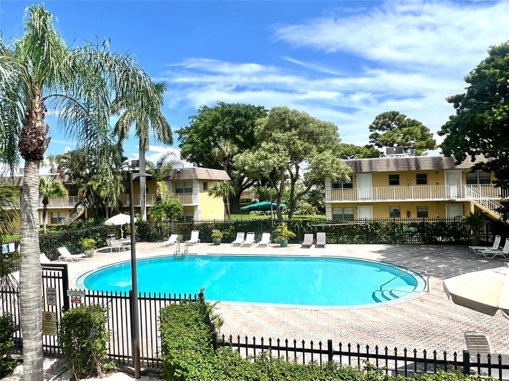 VILLAGE PARK AT OAKLAND C - Residential Lease