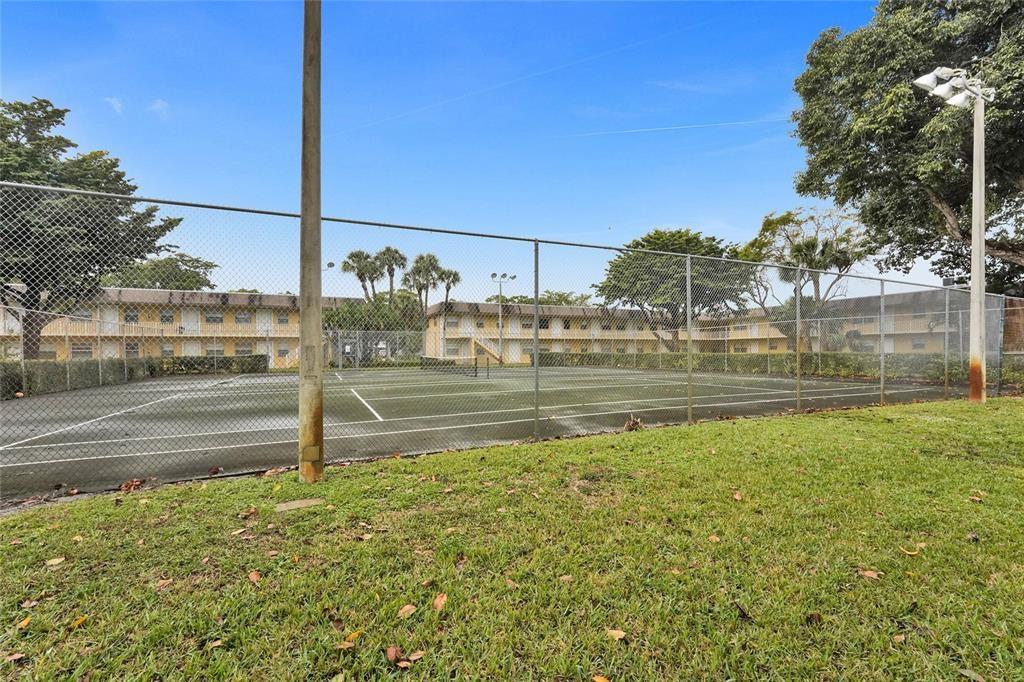 VILLAGE PARK AT OAKLAND C - Residential Lease