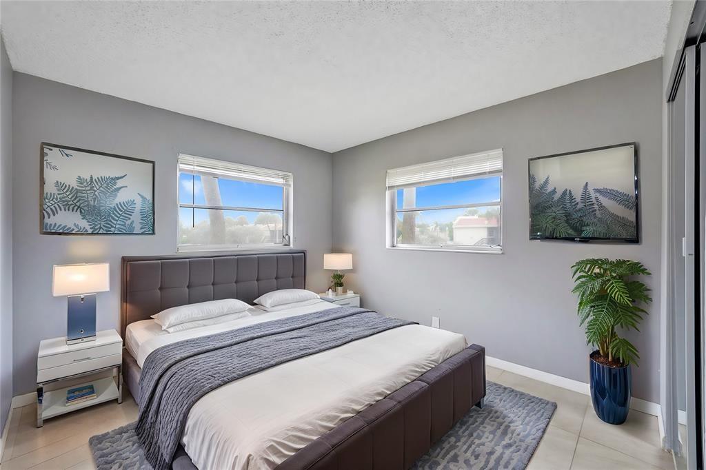 VILLAGE PARK AT OAKLAND C - Residential Lease