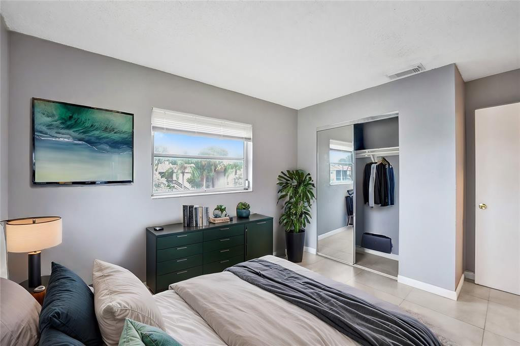 VILLAGE PARK AT OAKLAND C - Residential Lease