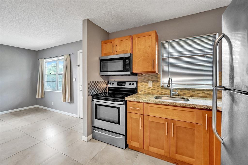 VILLAGE PARK AT OAKLAND C - Residential Lease