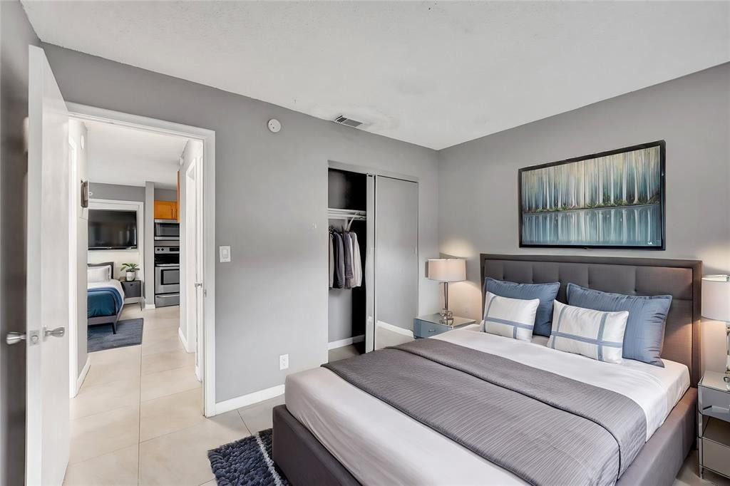 VILLAGE PARK AT OAKLAND C - Residential Lease