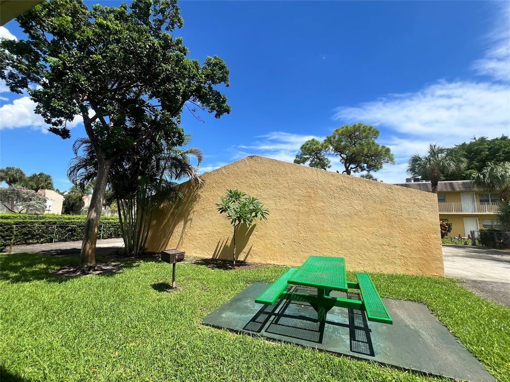 VILLAGE PARK AT OAKLAND C - Residential Lease