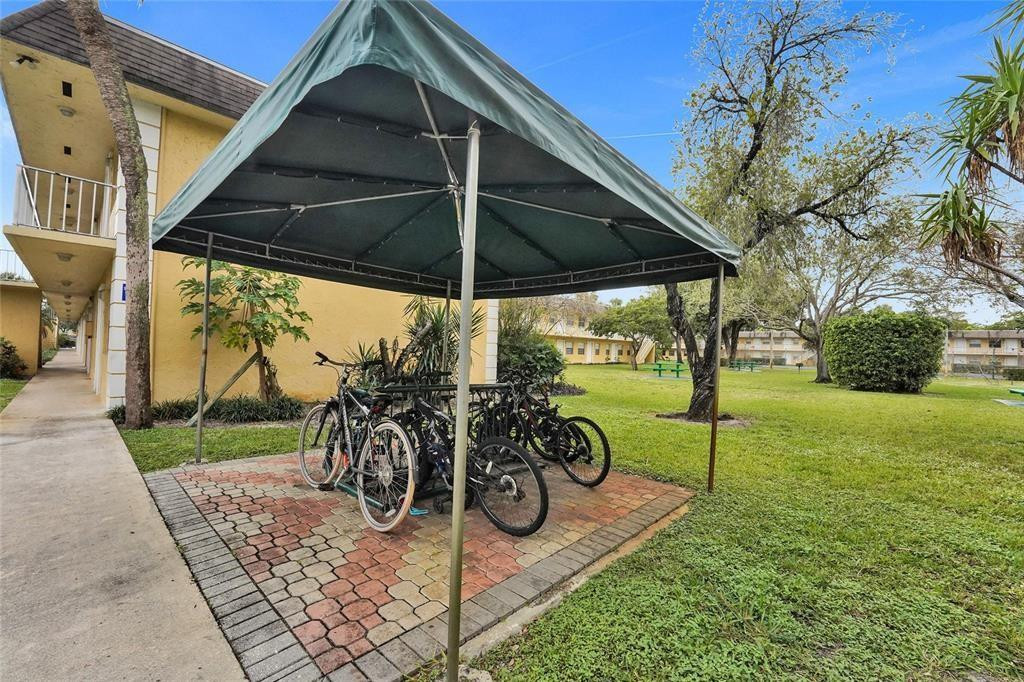 VILLAGE PARK AT OAKLAND C - Residential Lease