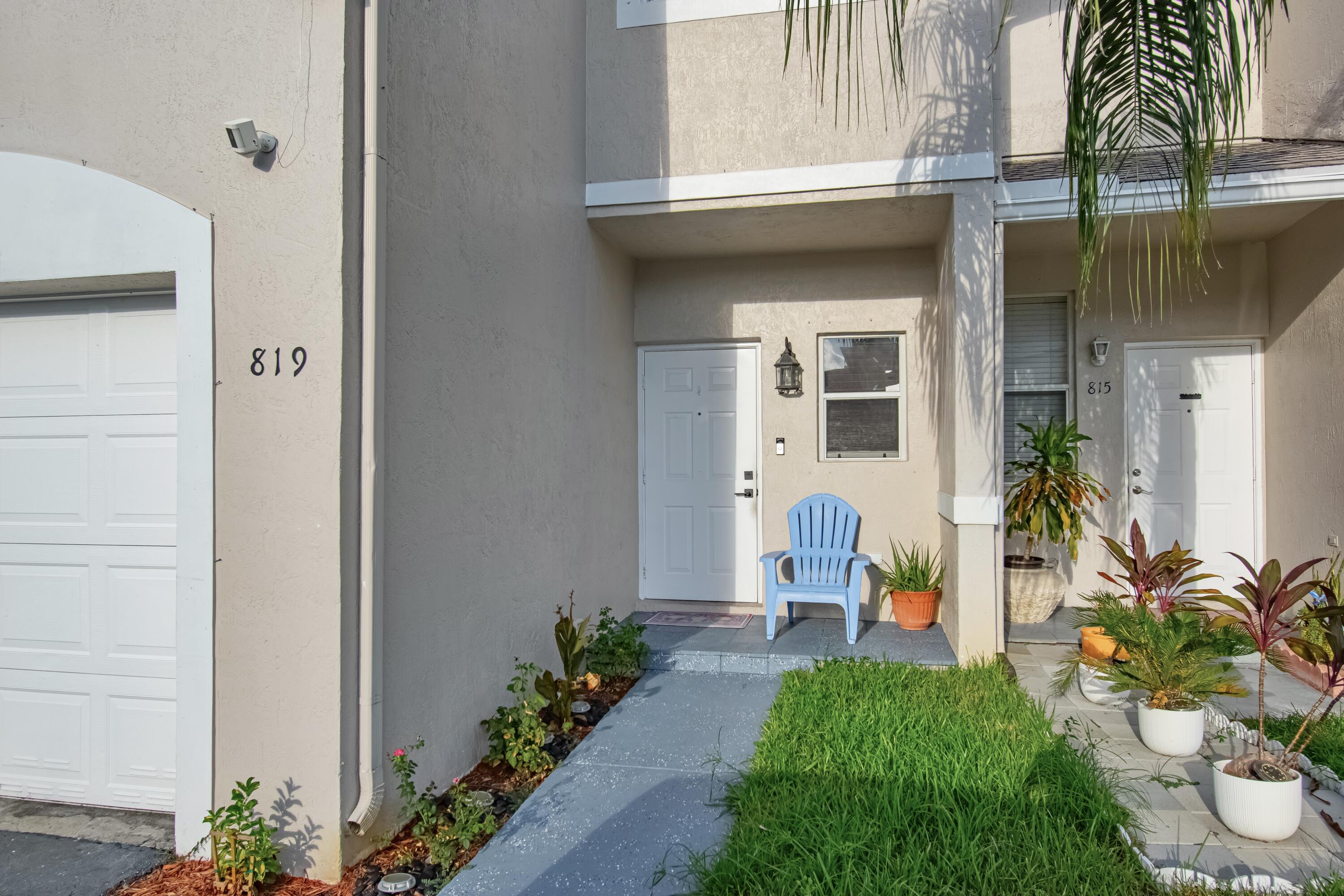 819 NW 42 Place 819