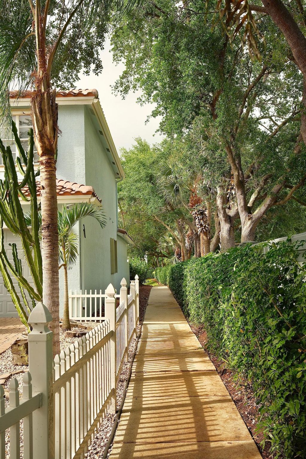 Photo of 10898 Lake Wynds Court, Boynton Beach, FL 33437 (MLS # B26044958)