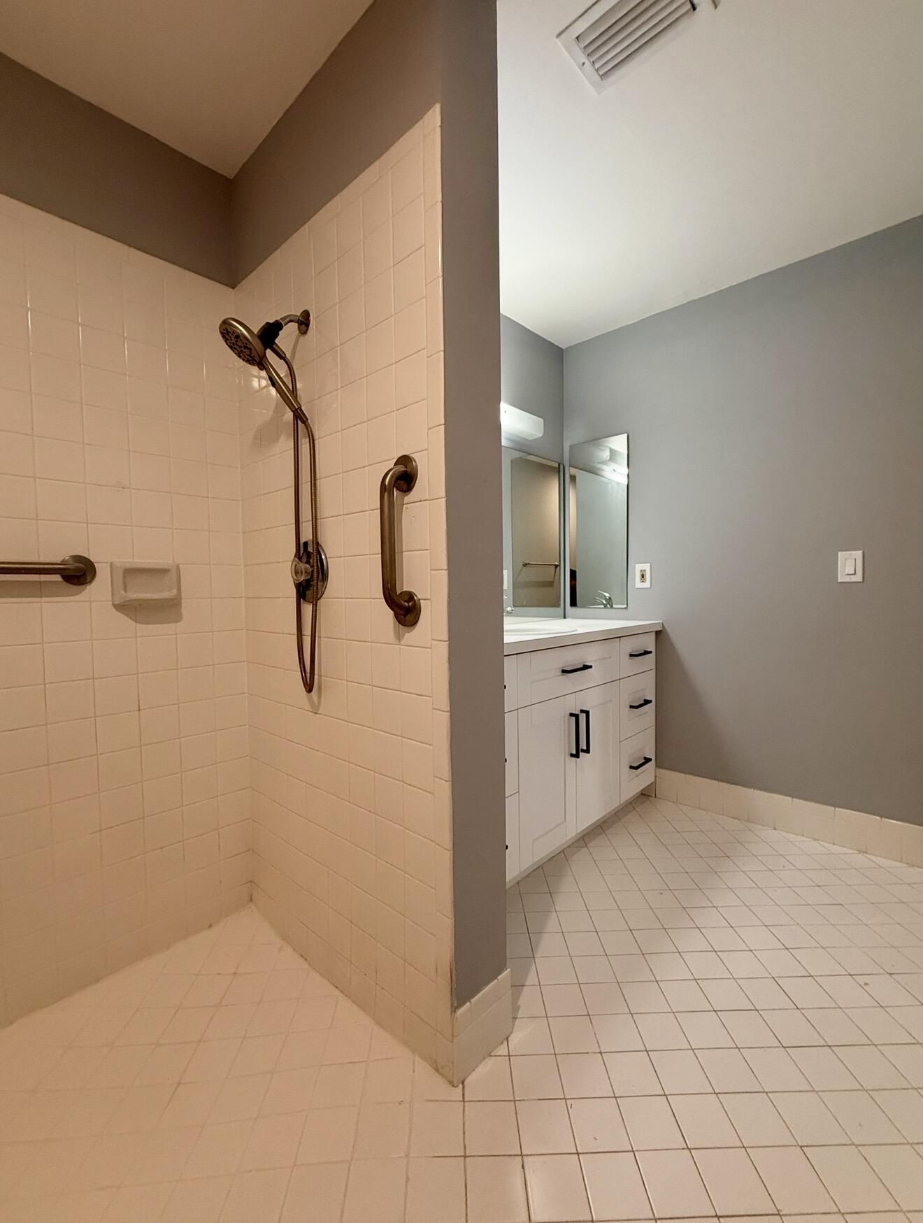 WINDWOOD UNIT I - Residential Lease