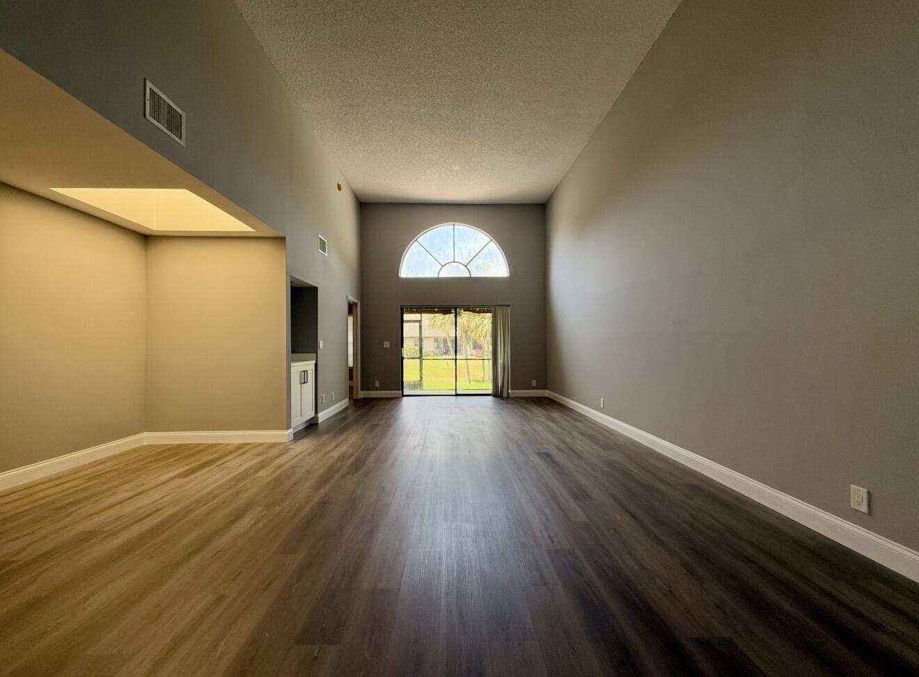 WINDWOOD UNIT I - Residential Lease