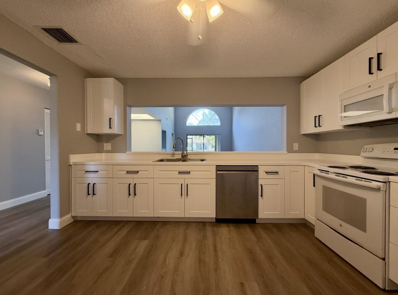 WINDWOOD UNIT I - Residential Lease