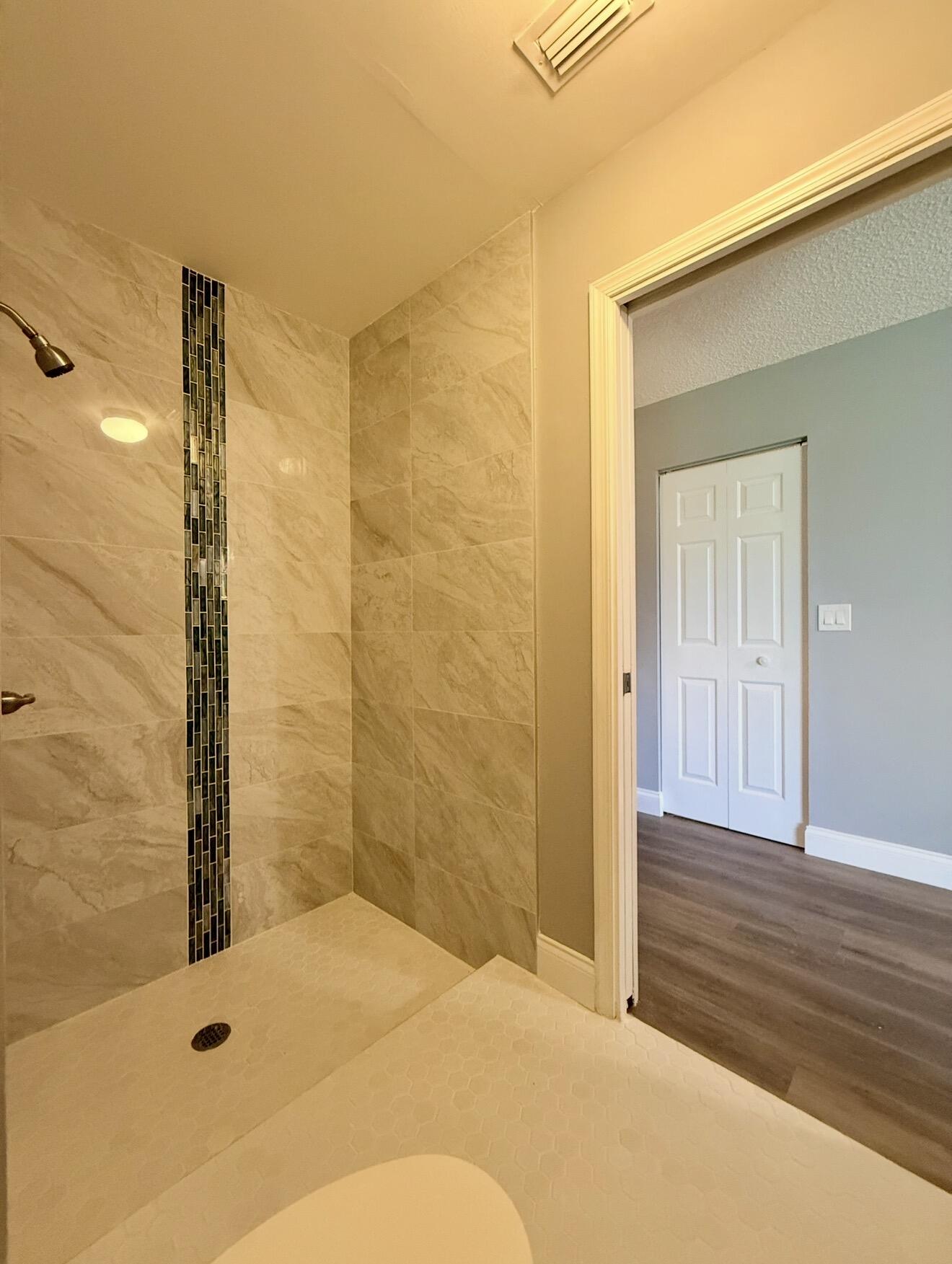 WINDWOOD UNIT I - Residential Lease