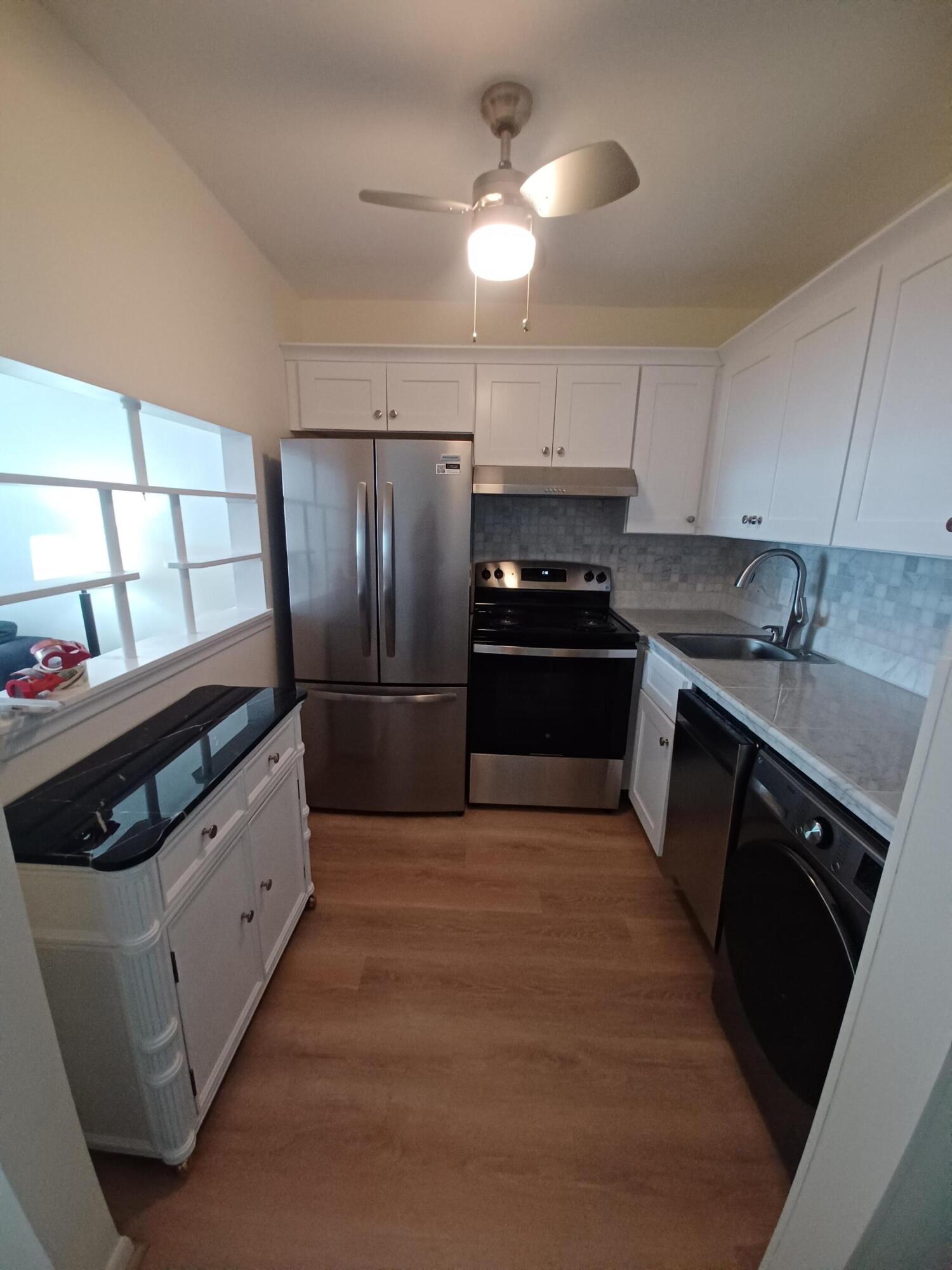 3120 Cynthia Lane 204, Lake Worth Beach, FL, 33461/$85,000 4 3120 Cynthia Lane 204