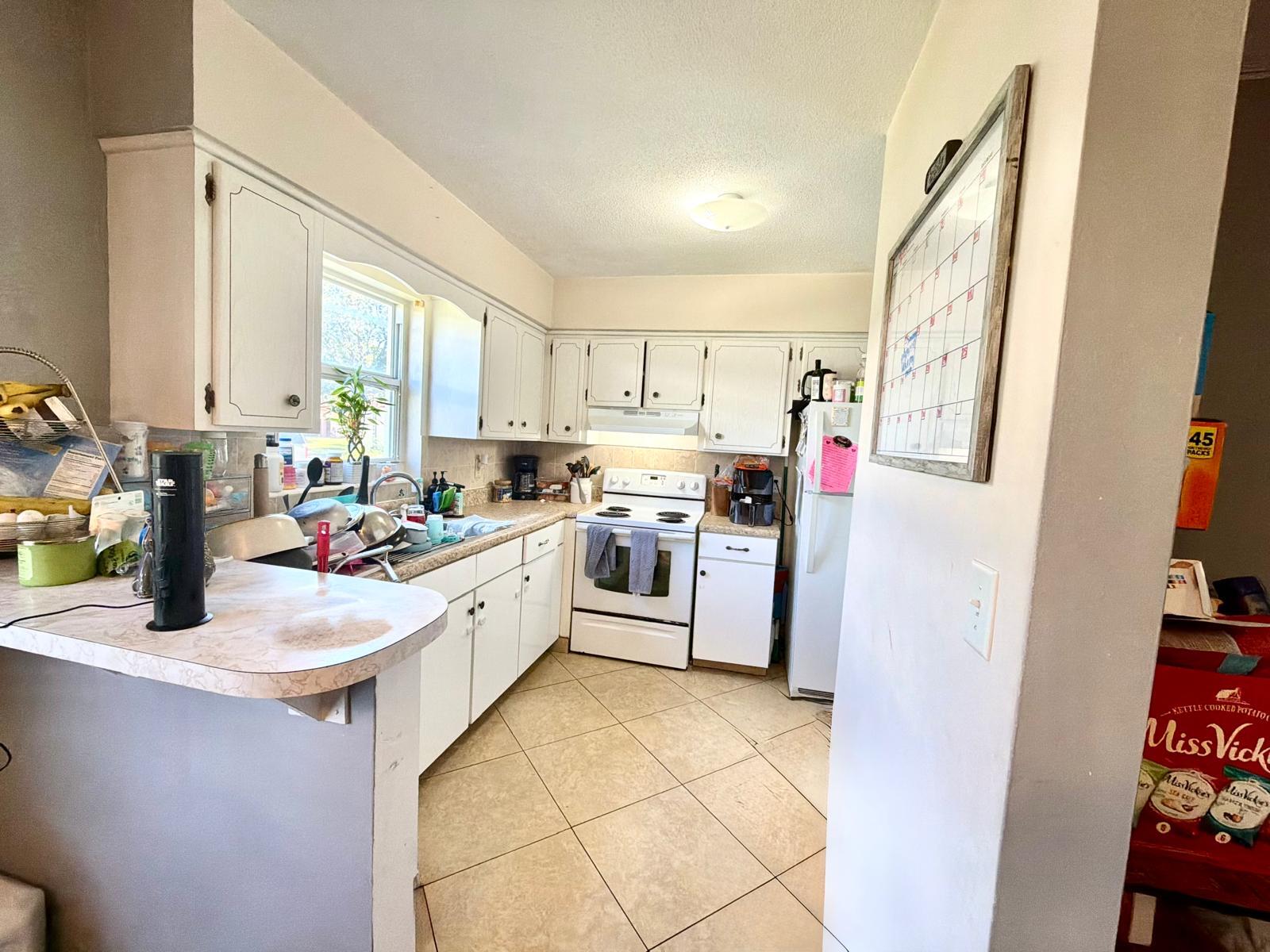 CORAL KEY VILLAS 5TH SEC - Residential Lease