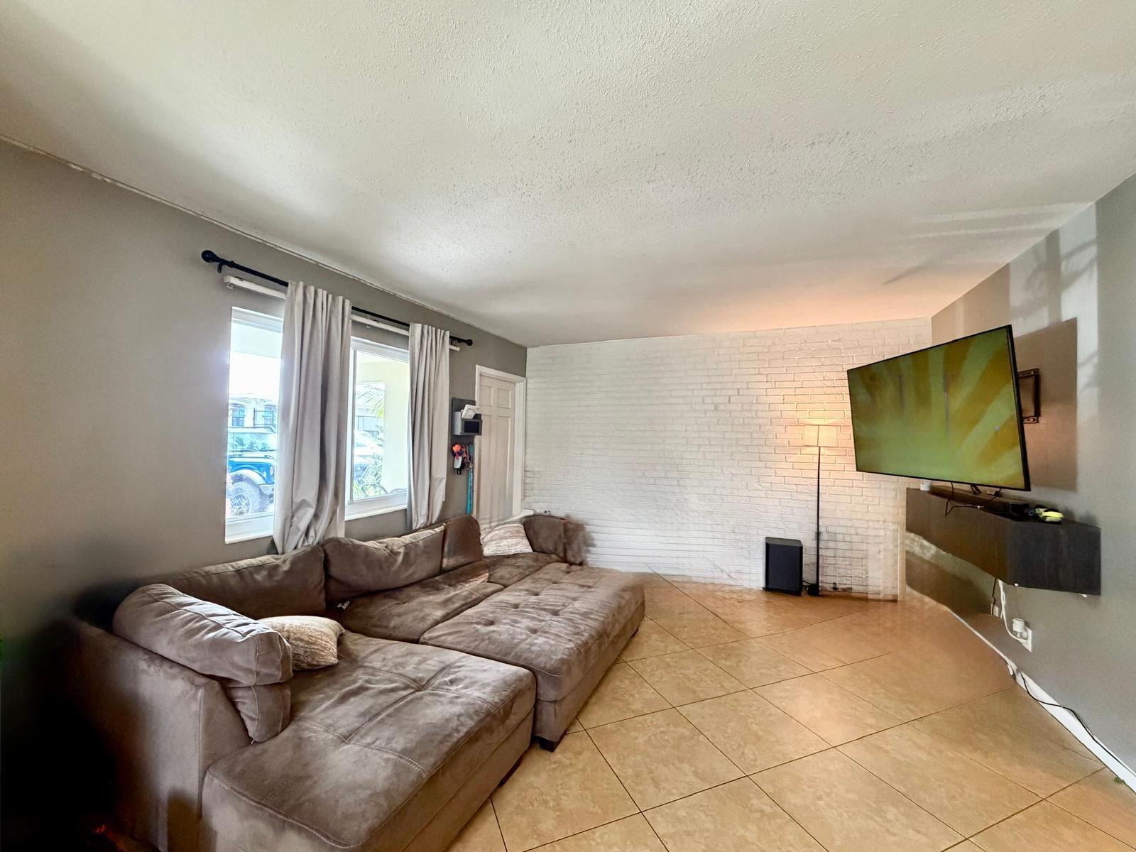 CORAL KEY VILLAS 5TH SEC - Residential Lease
