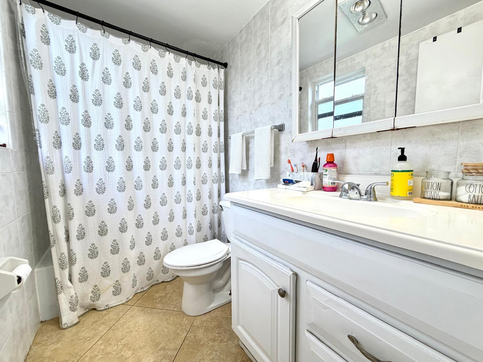 CORAL KEY VILLAS 5TH SEC - Residential Lease
