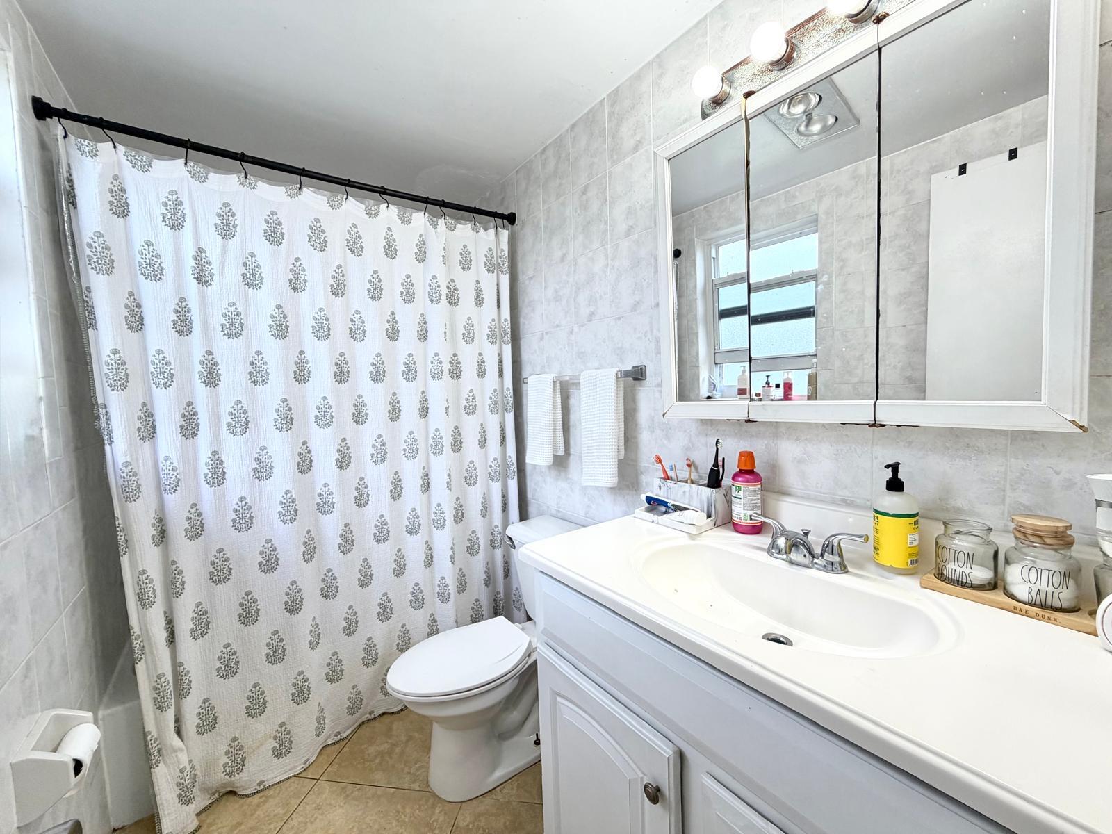 CORAL KEY VILLAS 5TH SEC - Residential Lease