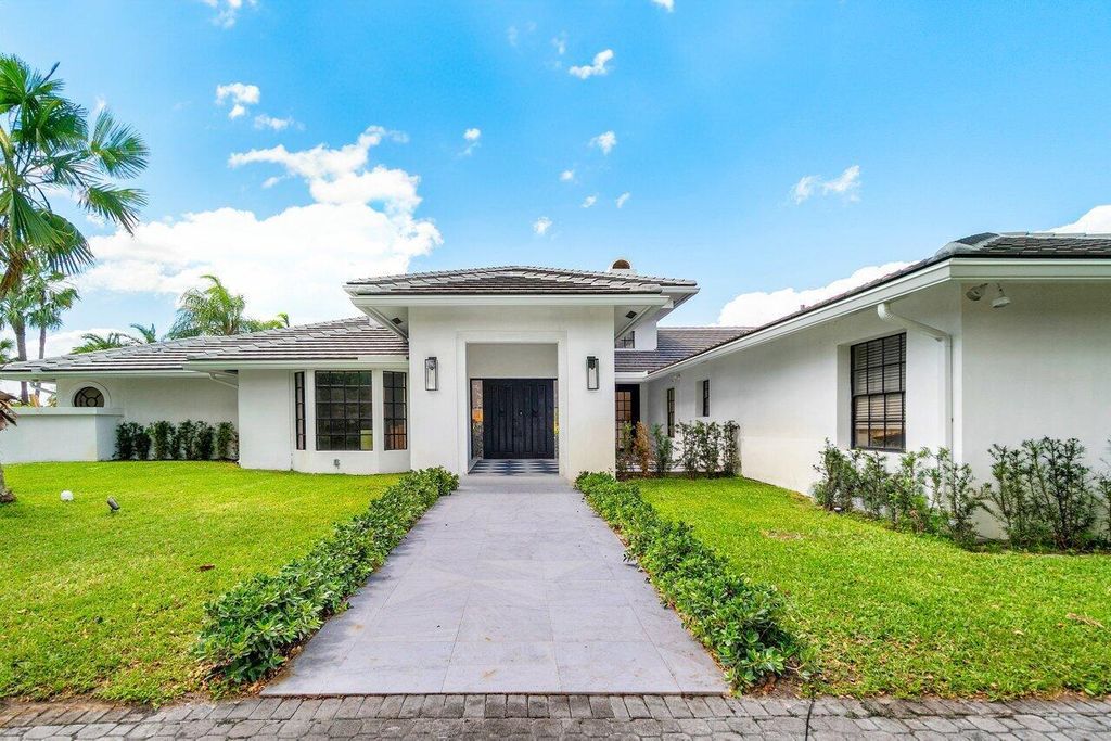 Photo of 11839 Maidstone Drive, Wellington, FL 33414 (MLS # R11140966)