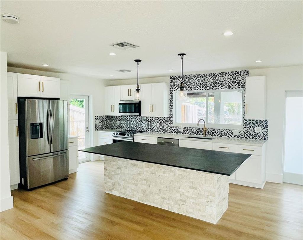 Photo of 924 SW 11th Street, Boca Raton, FL 33486 (MLS # B26005926)