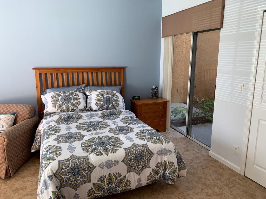 Beautiful apartment on the first floor with lake view , title and fully and tastefully decorated. All appliances included. Located in beautiful PGA close to golf. The rent is 950 dollars per month. Rent includes water, basic cable, Internet and Electric. Available with a queen bed.