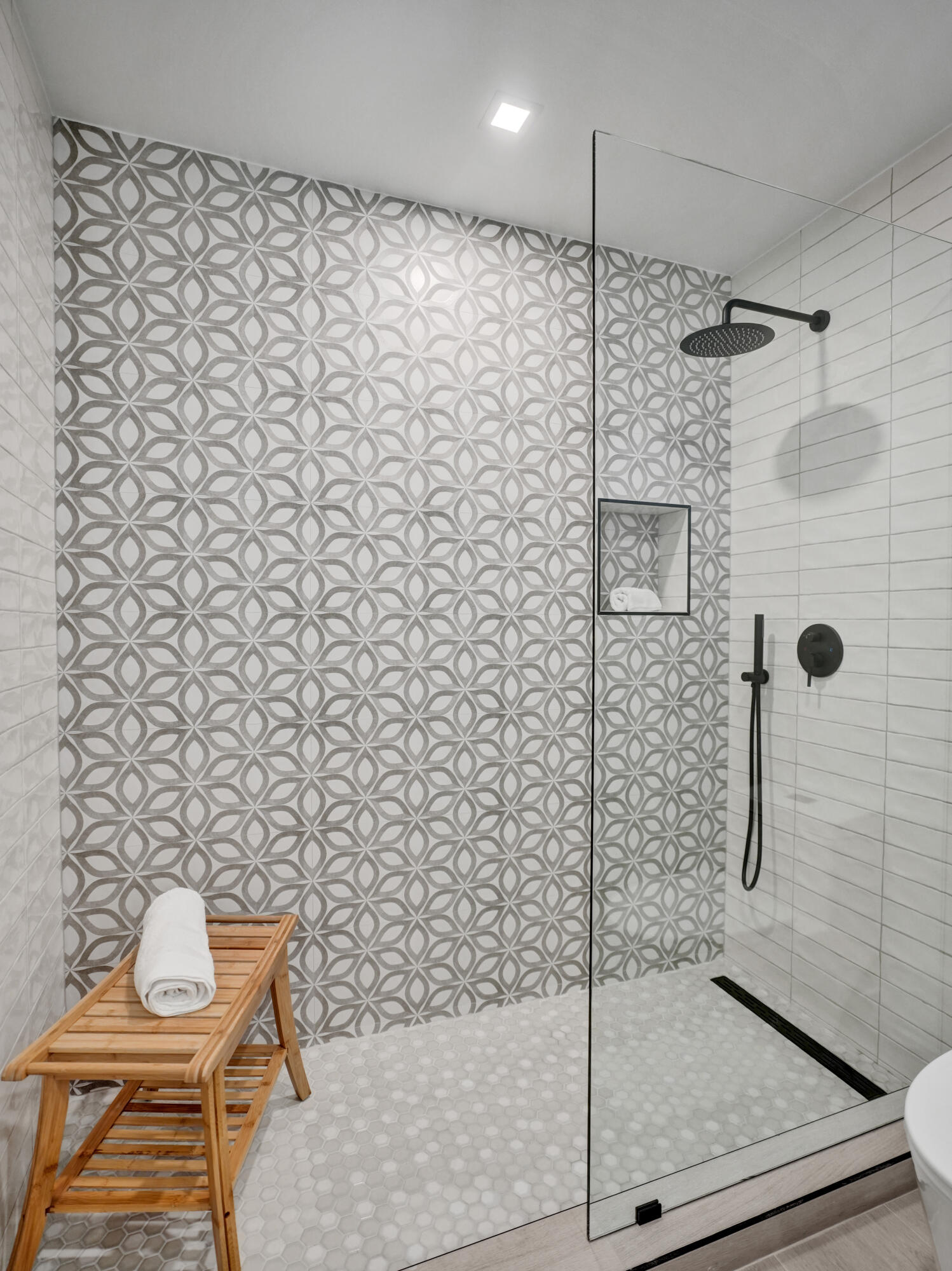 S/D OF 8-46-43 - Residential