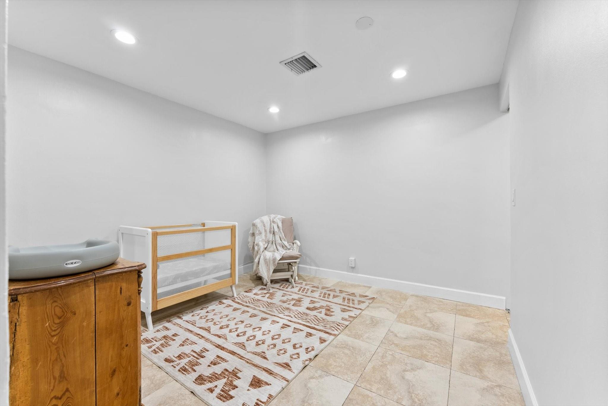Country Club Village Sec - Residential Lease