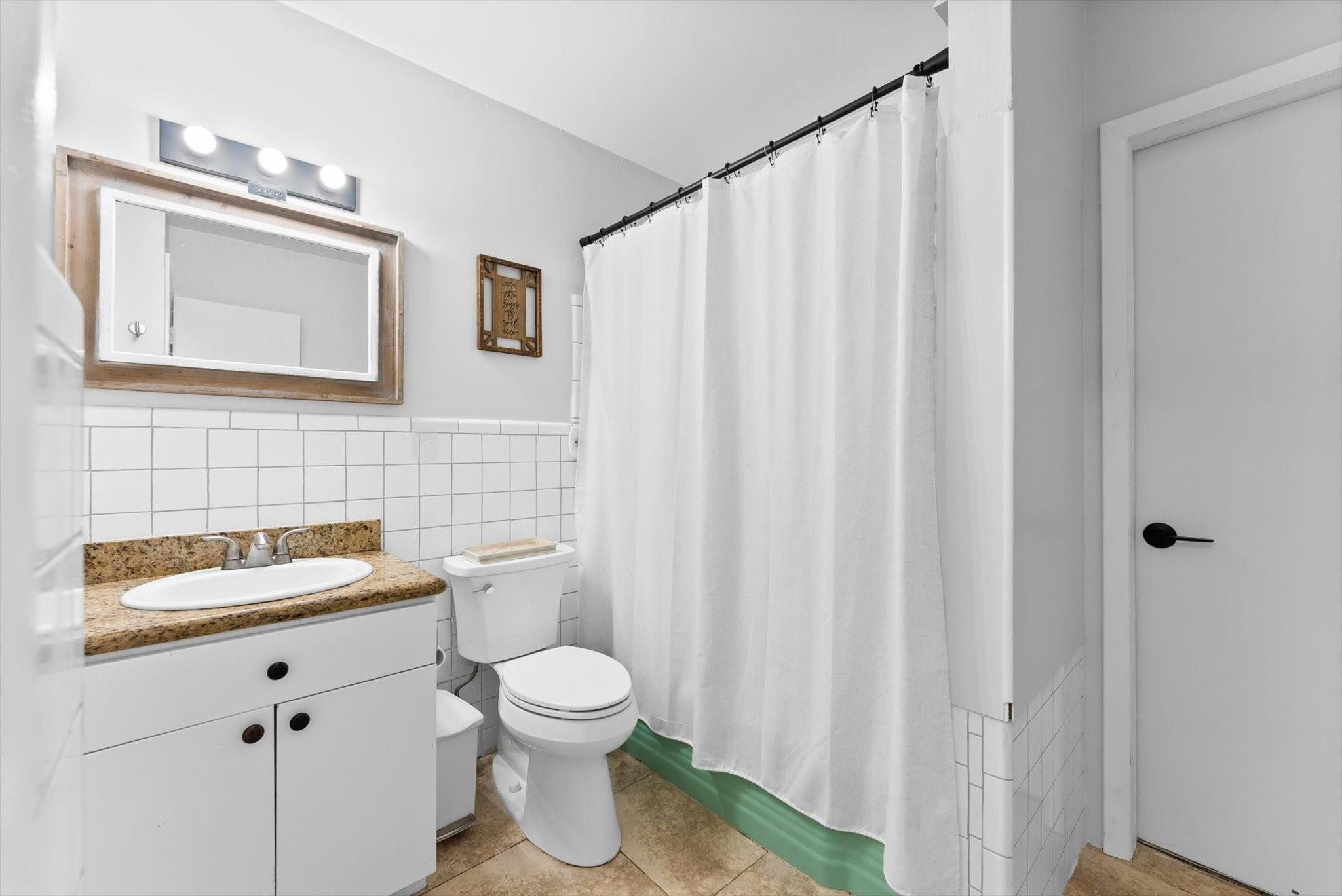 Country Club Village Sec - Residential Lease