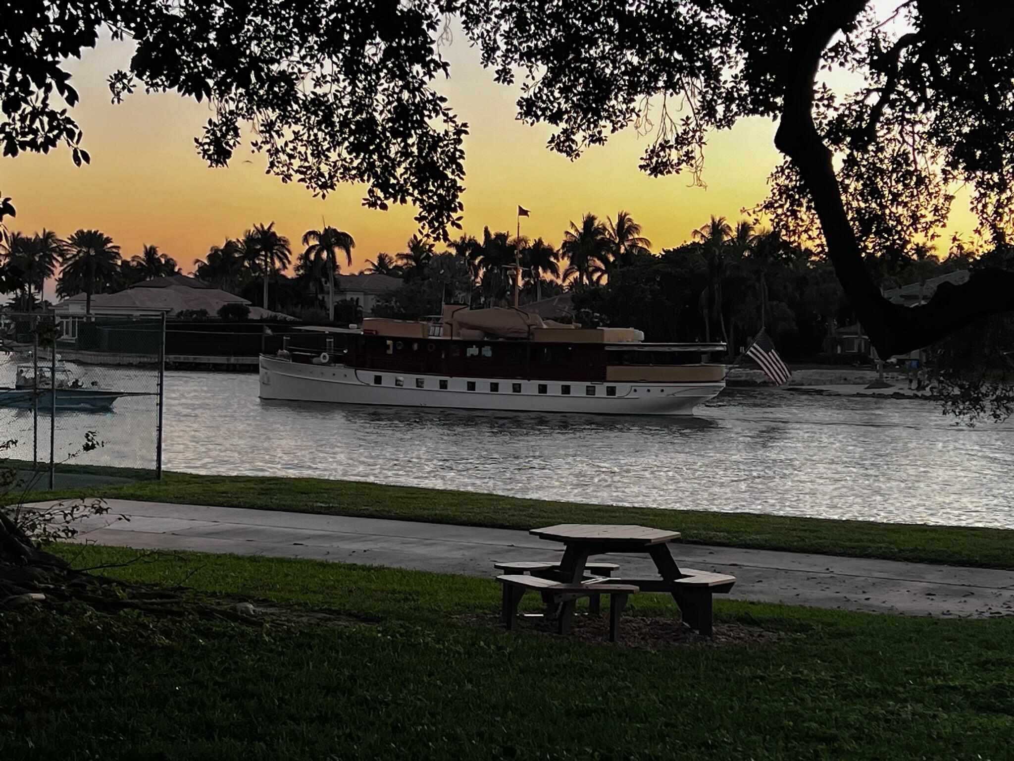 ROYALE HARBOUR CONDO OR 2092P693 VILL - Residential Lease