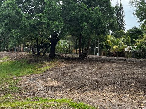 204 S Chillingworth Dr West Palm Beach FL 33409