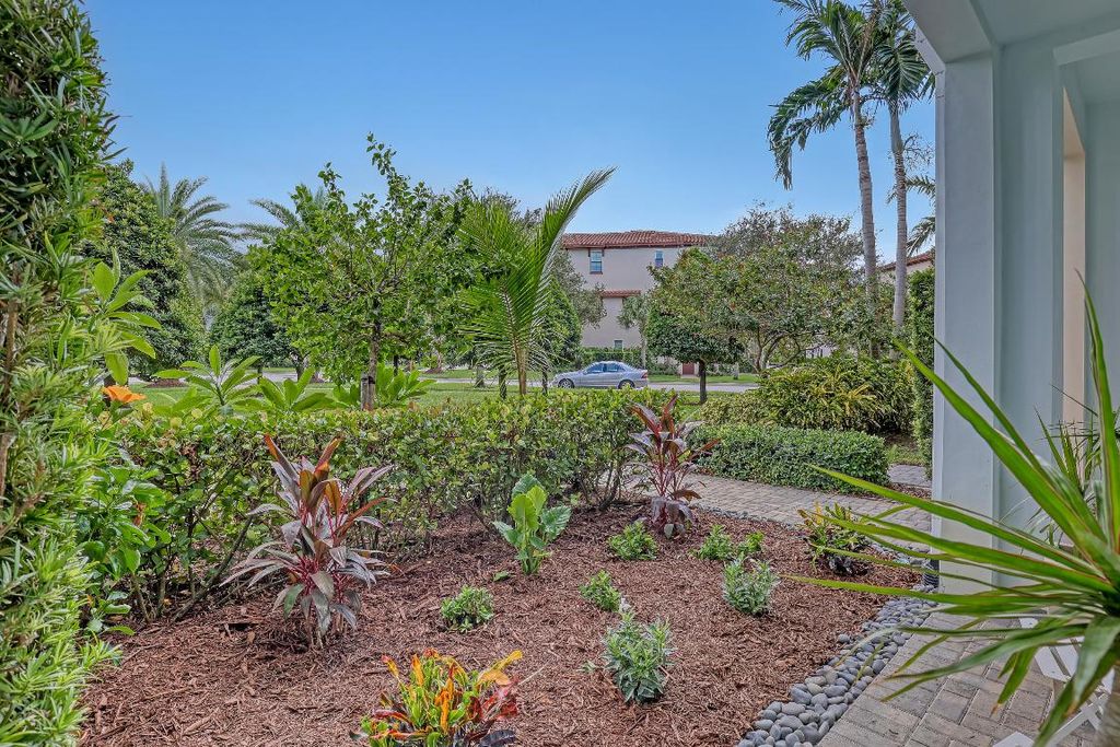 Photo of 7091 Edison Place, Palm Beach Gardens, FL 33418 (MLS # R11121199)