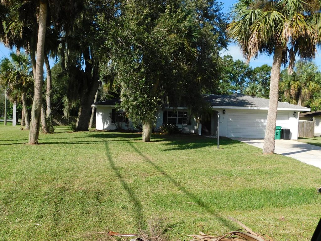 Photo of 7608 Kenwood Road, Fort Pierce, FL 34951 (MLS # R10925290)