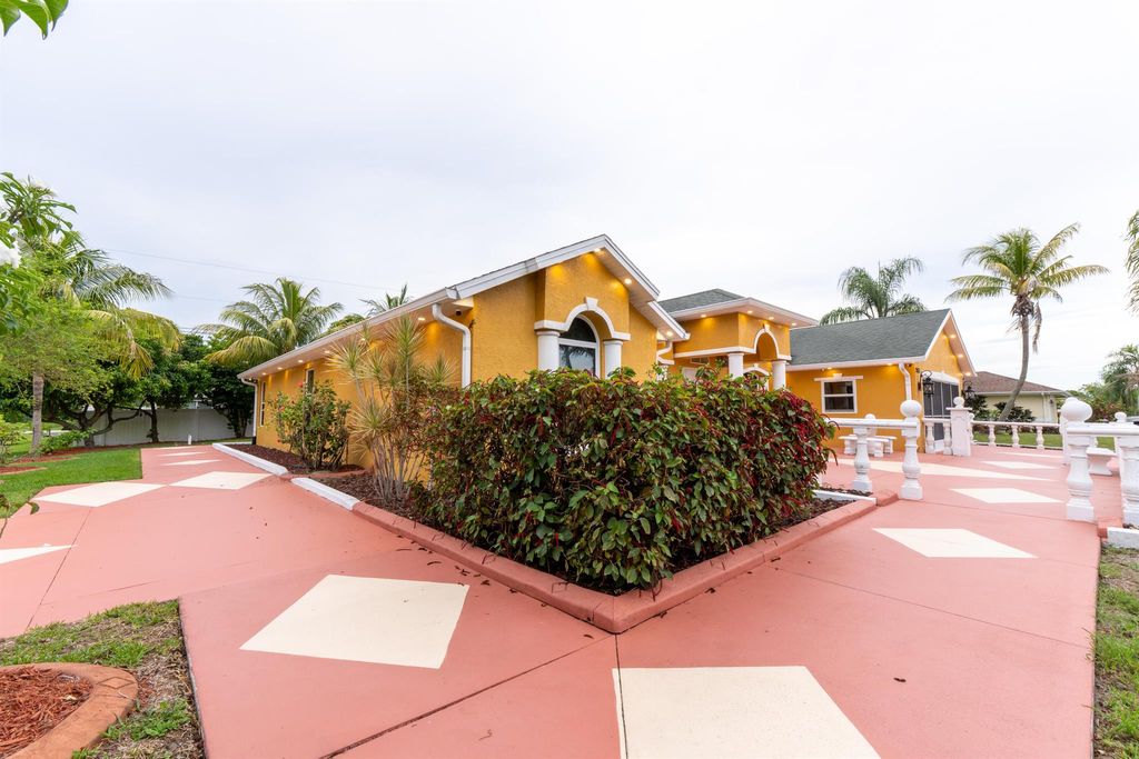 Photo of 2853 SE Melaleuca Boulevard, Port Saint Lucie, FL 34952 (MLS # R11115530)