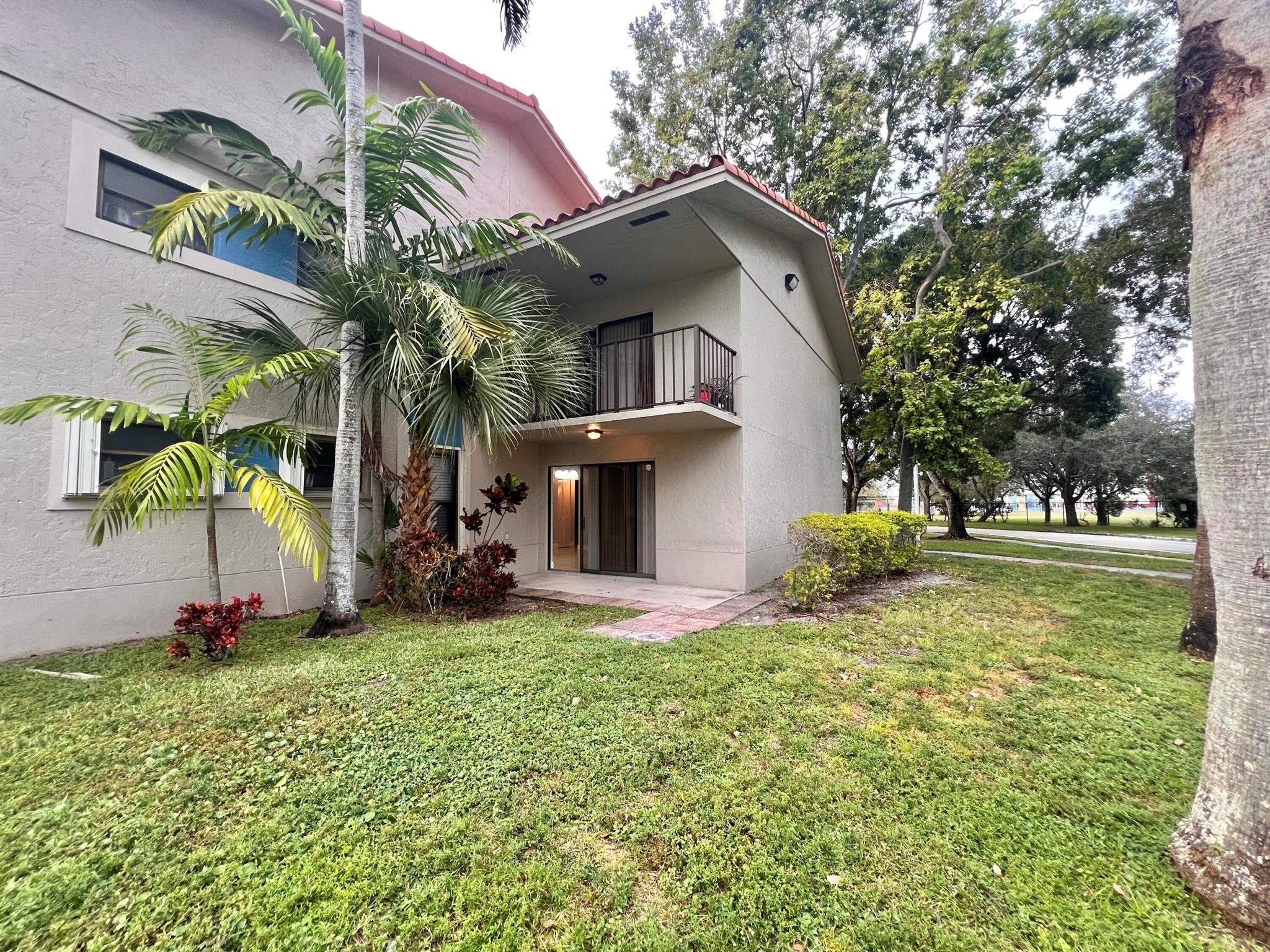 PALM BEACH PLACE CONDO - Residential Lease