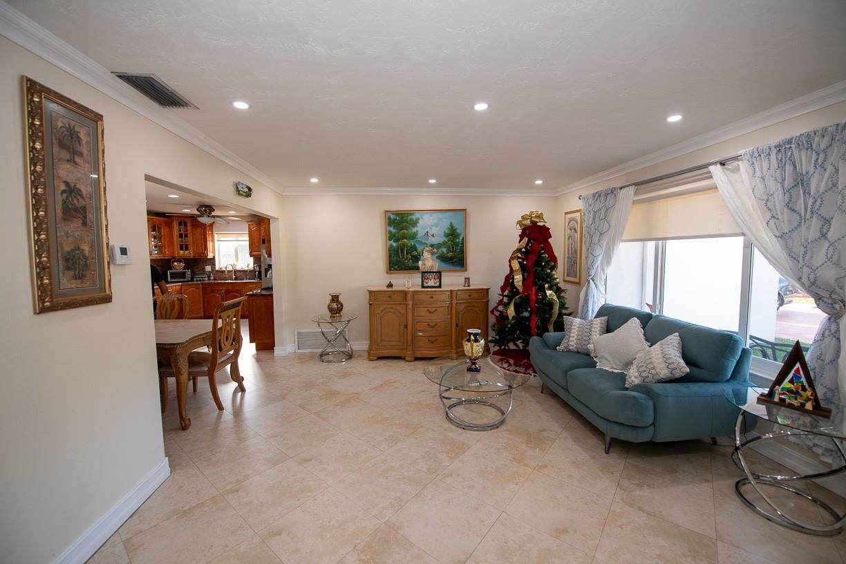 Pembroke Lakes Sec 5 94-1 - Residential