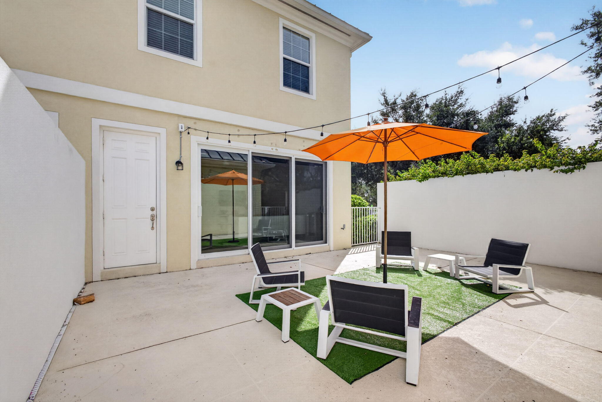 1043 Key Largo Street