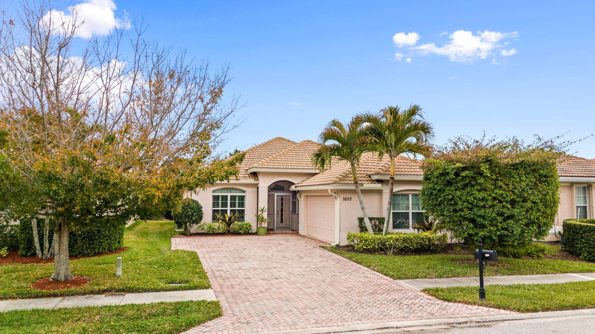 1652 NW Old Oak Terrace